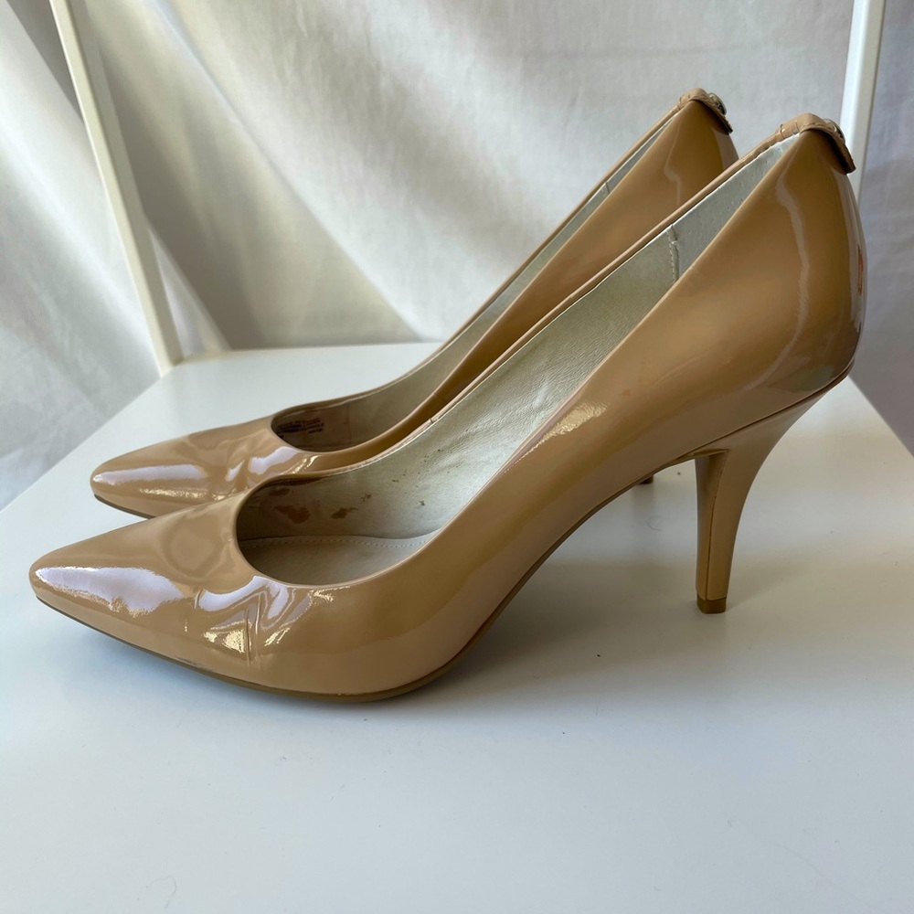 Michael Kors Tan Pumps